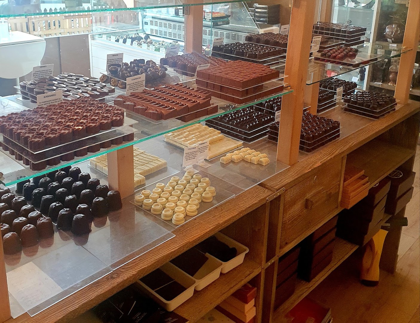 Saveurs Gourmandes artisan chocolatière, pâtissière, salon de thé · Photos 1
